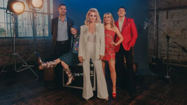 Dolly Parton Broadway Musical Reveals Lead Cast, Offers 30,000 Free Student Tickets