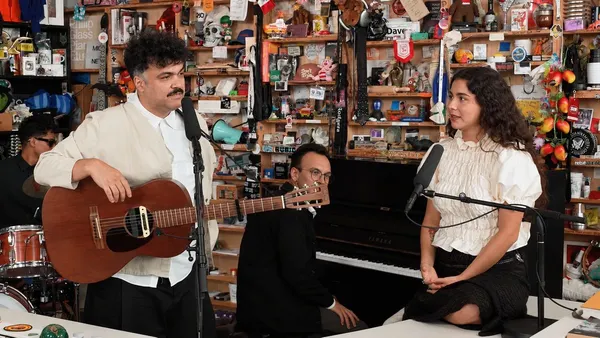 Dominican Singer-Songwriter Alex Ferreira Reunites With Silvana Estrada at Tiny Desk: Watch