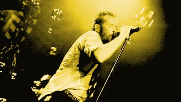 Previously Unseen Footage of Scott Weiland Performing “Vaseline” Arrives with Live Album Release: Watch