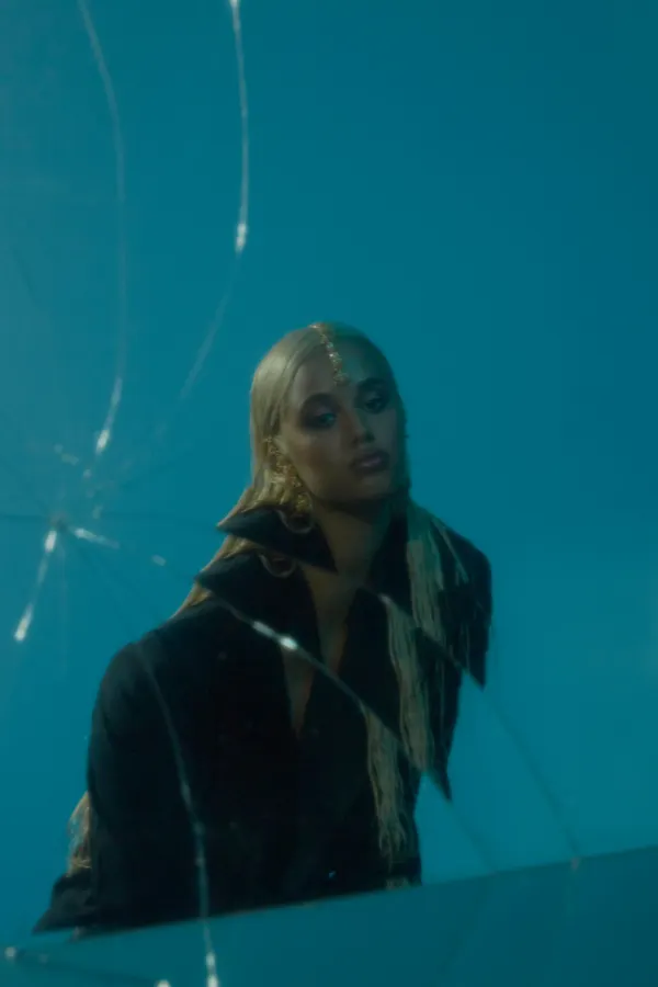 TOMMY GENESIS