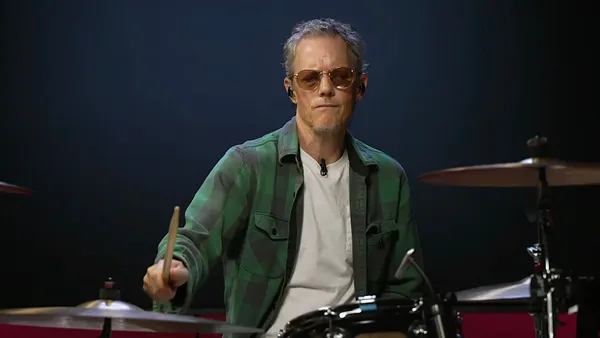 Pearl Jam’s Original Drummer Dave Krusen Breaks Down “Even Flow”: Watch