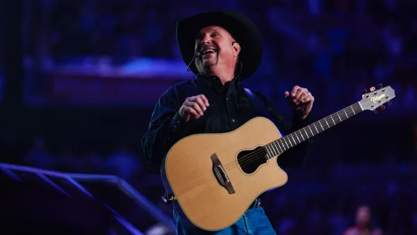 See the Setlist for Garth Brooks’ “Blame It All On My Roots” Arena Tour Kick-Off