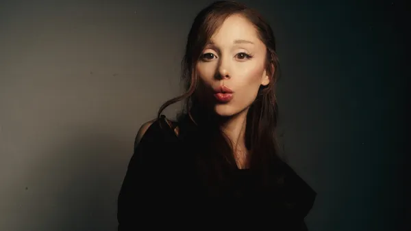 Ariana Grande Announces New Album petal