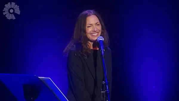Susanna Hoffs’ Eternal Brightness Shines at Intimate Connecticut Show: Review + Photos