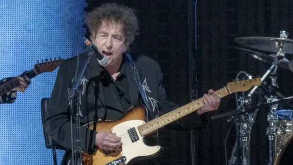 Bob Dylan’s Live Band Shakes Up Guitarists Mid-Tour