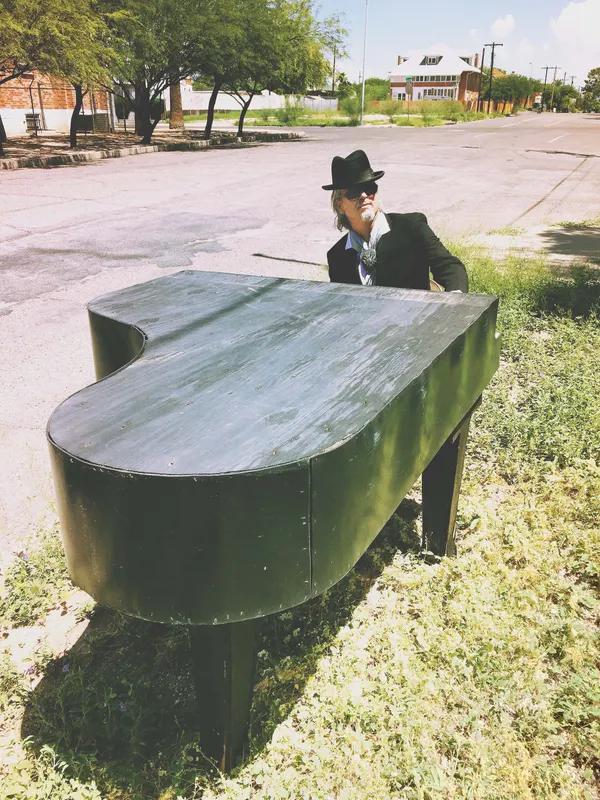 Howe Gelb