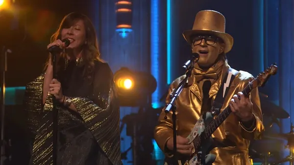 Rivers Cuomo Goes Full Gold as Weezer Play “We Might as Well Be Strangers” on Fallon: Watch
