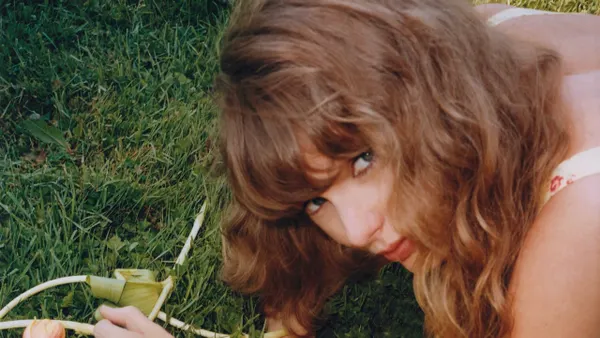 Taylor Swift Announces Toy Story 5 Song “I Knew It, I Knew You”
