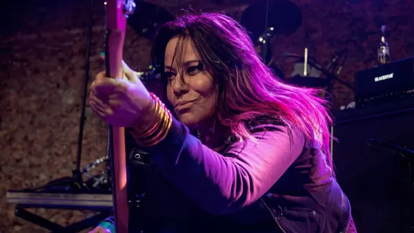 Jennifer Finch, L7’s Bassist, Dead at 59 from Brain Cancer
