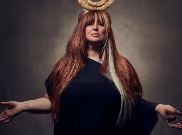 Sarah McCoy - women in (e)motion