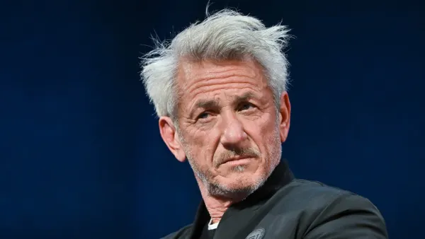 Sean Penn Attributes Hatred of Selfies and Schmoozing for Skipping Oscars