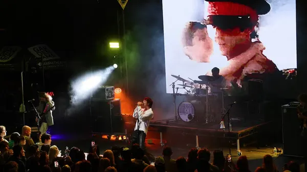 Noah Weiland Performs Stone Temple Pilots Classics and More in Honor of Scott Weiland: Watch