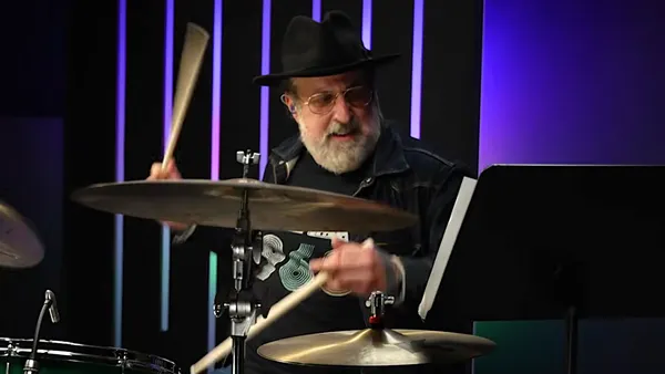 Spin Doctors’ Aaron Comess Nails Avenged Sevenfold’s “Afterlife” As He Hears It for First Time: Watch
