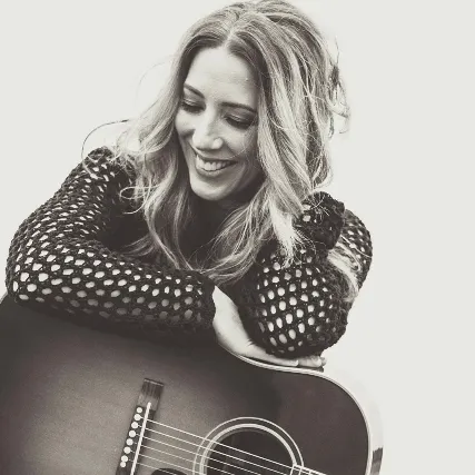 In The Round with Victoria Banks & friends