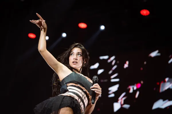María Becerra Rose Above the Noise — and the Smoke — at Madrid’s Noches del Botánico