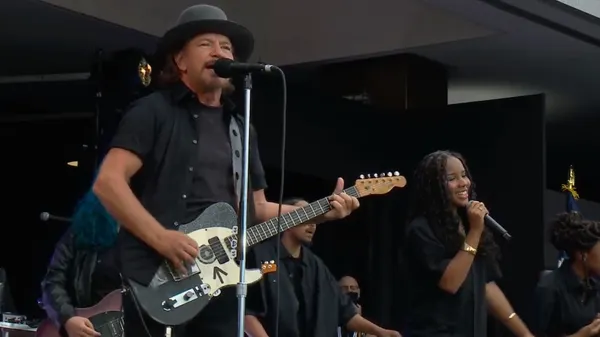 Eddie Vedder Performs Original Song with Chicago Children at Obama Presidential Center Opening: Watch