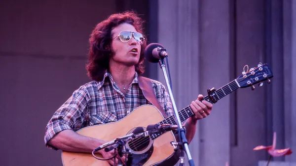 Country Joe McDonald, ’60s Counterculture Singer, Dead at 84