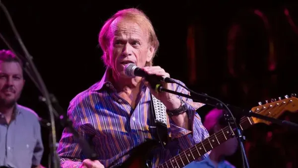 Al Jardine Left “Speechless” After Seeing Mike Love Perform Amid Health Issues