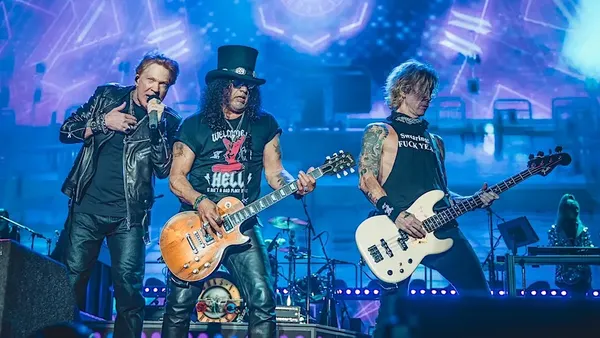 Guns N’ Roses Perform Rare Sex Pistols / Runaways Song “Black Leather” Live for First Time: Watch