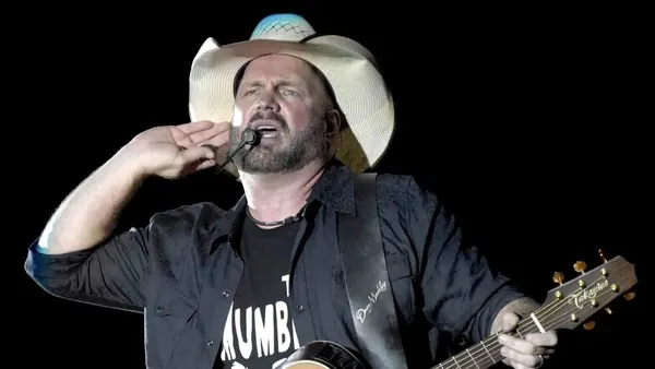 Garth Brooks Adds Chicago Dates to 2026 “Blame It All On My Roots” Tour