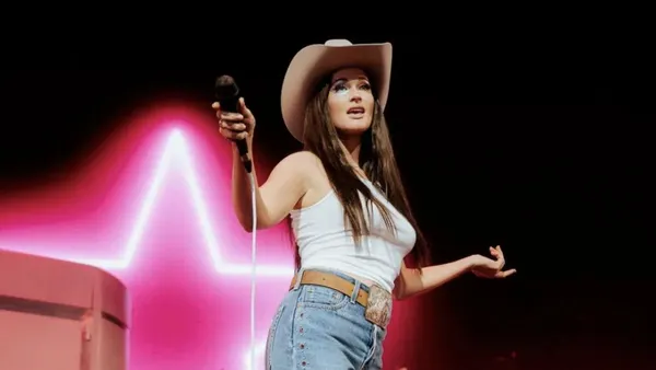 Kacey Musgraves Ignites the Stage in Boston, Literally
