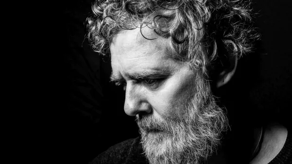 Glen Hansard Remembered as “Incomparable” Troubadour Whose “Gift for Storytelling Brought So Much Joy”