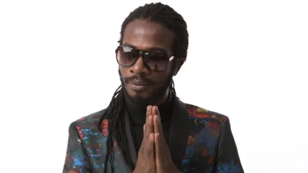Stuck In The 90's: performance by Gyptian