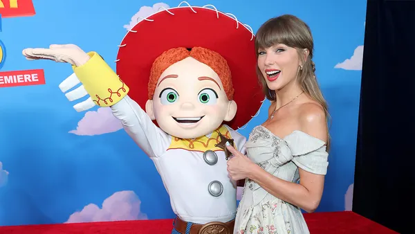 Taylor Swift Performs “I Knew It, I Knew You,” Duets “You’ve Got a Friend in Me” with Randy Newman at Toy Story 5 Premiere: Watch