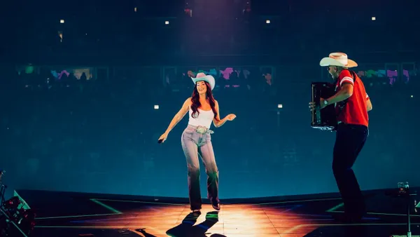 Kacey Musgraves Rides Disco Balls, Mourns Dolly Parton, and Remains Unbothered at MSG: Review + Setlist