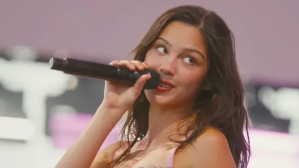 Olivia Rodrigo Makes Surprise Appearance at Coachella to Debut “drop dead”