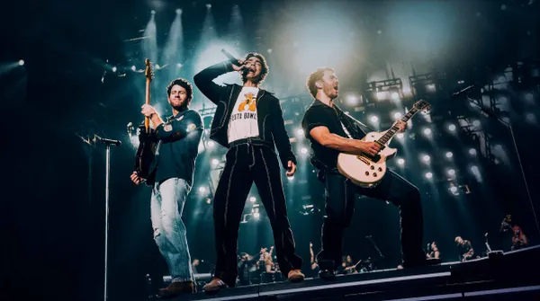 Jonas Brothers: FIVE ALBUMS. ONE NIGHT