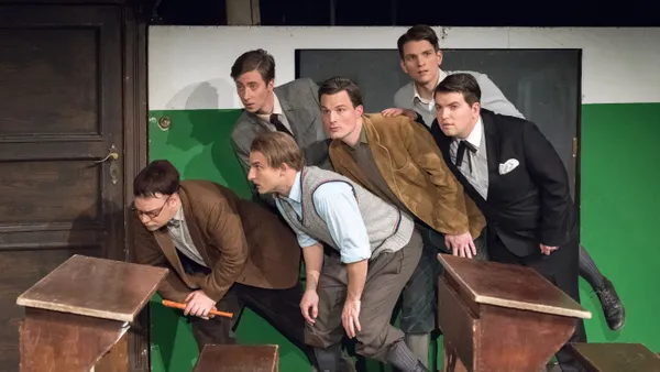 Die Feuerzangenbowle