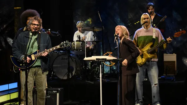 Hayley Williams and Jeff Tweedy Cover Unknown Mortal Orchestra’s “FFunny FFrends” on Colbert: Watch