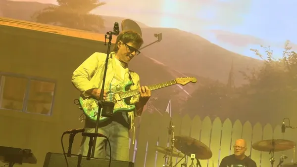 Weezer Kick Off “The Gathering” Tour with The Shins and Silversun Pickups: Setlist + Videos
