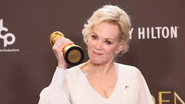 Jean Smart, Mark Ruffalo, Wanda Skyes Protest ICE with Pins at Golden Globe Awards