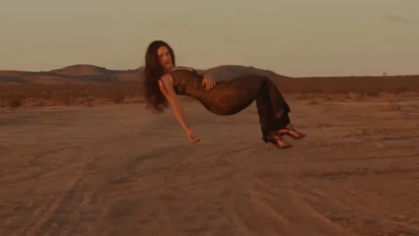 Rosalía Floats Through the Desert in New Video for “Sauvignon Blanc”: Watch