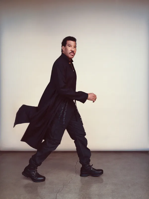 Lionel Richie - Say Hello To the Hits