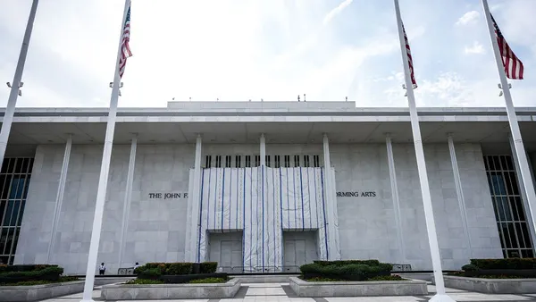 Kennedy Center Warns of “Certain Fiscal Collapse” and Closure This Week, Says Trump’s Name May Be the Only Fix