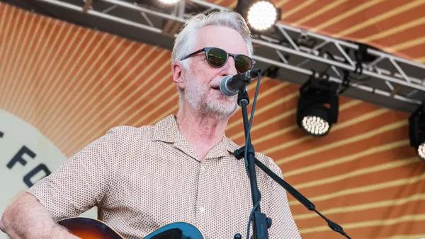 Billy Bragg Releases New Song “City of Heroes” Supporting Minneapolis Protesters: Stream