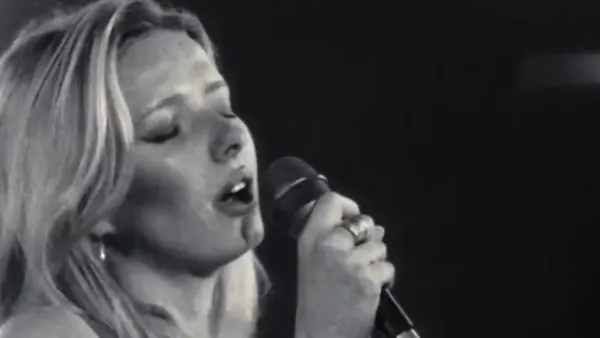 Chris Martin and Gwyneth Paltrow’s Daughter Joins Band Jade Street for Surprise Nashville Performance