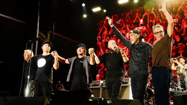 Pearl Jam Play First Full Show of 2026 with Abe Laboriel Jr. on Drums: Video + Setlist