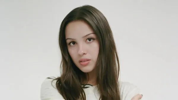 Olivia Rodrigo Brings Back $25 Silver Star Tickets for “The Unraveled Tour”