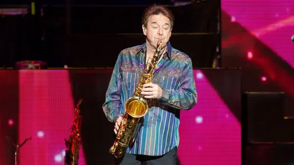 Walter Parazaider, Founding Member of Chicago, Dead at 81