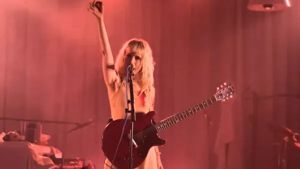 Hayley Williams Covers Sinéad O’Connor’s “Mandinka” in Dublin: Watch