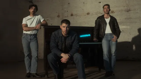 Jonas Brothers: JONAS20 Greetings From Your Hometown